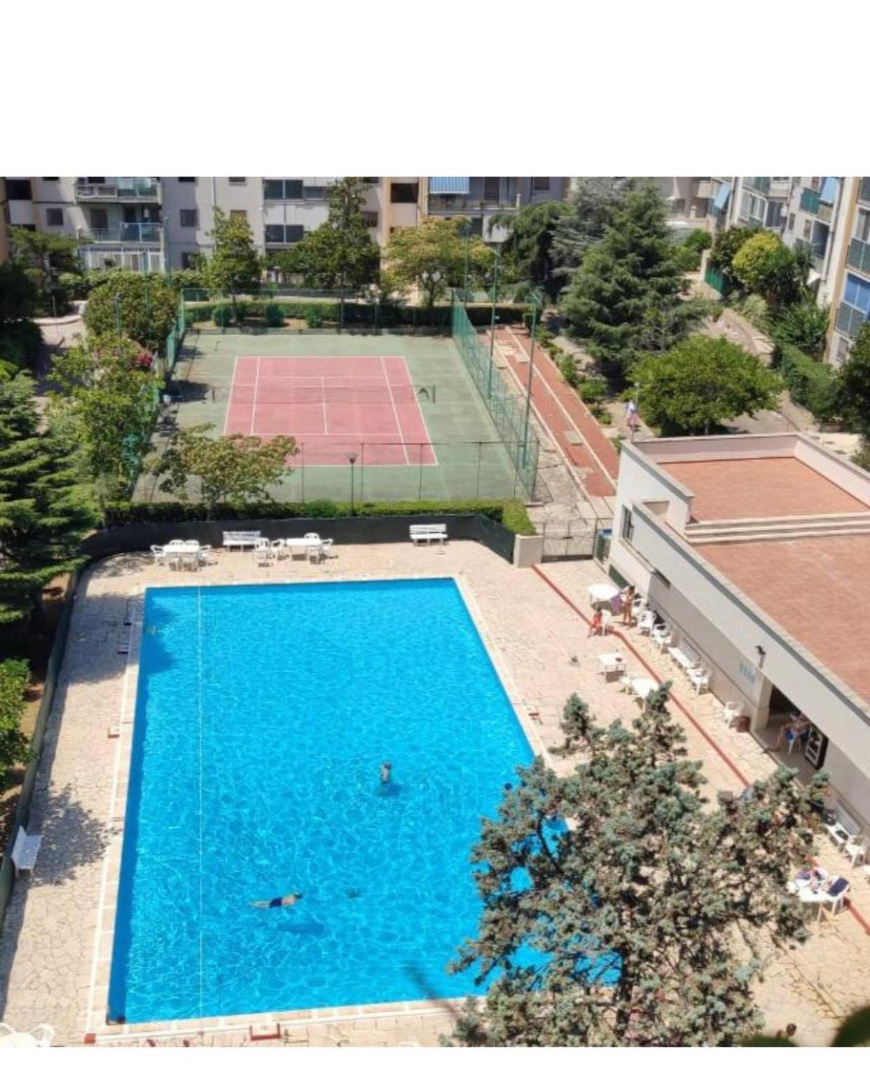 Luxus P4T Family 3 Bedroom With Pool, Tennis Court And Sauna برينديسي المظهر الخارجي الصورة